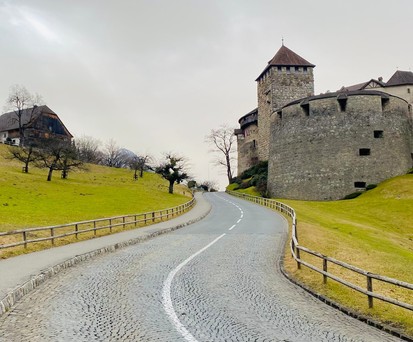 Schloss Vaduz, der Sitz des Staatsoberhauptes von Liechtenstein: Im kleinen Land sind einige Flugzeuge registriert.