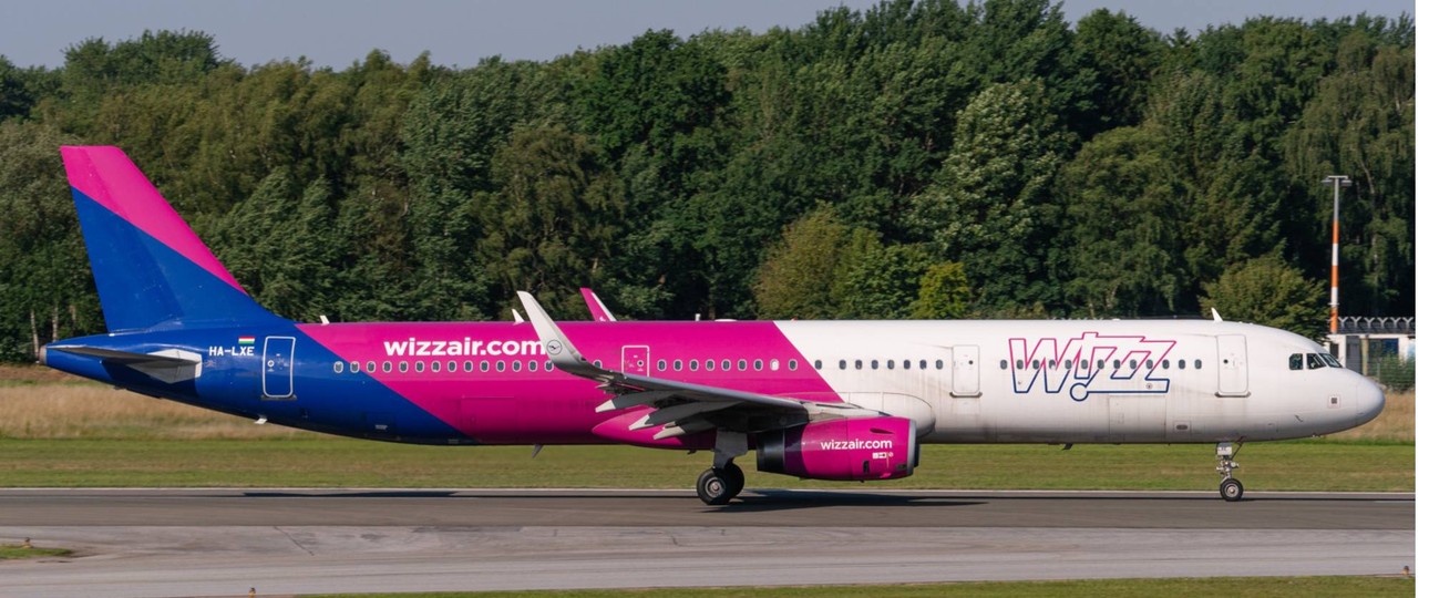 Der Airbus A321 von Wizzair mit dem Lufthansa-Sharklet.