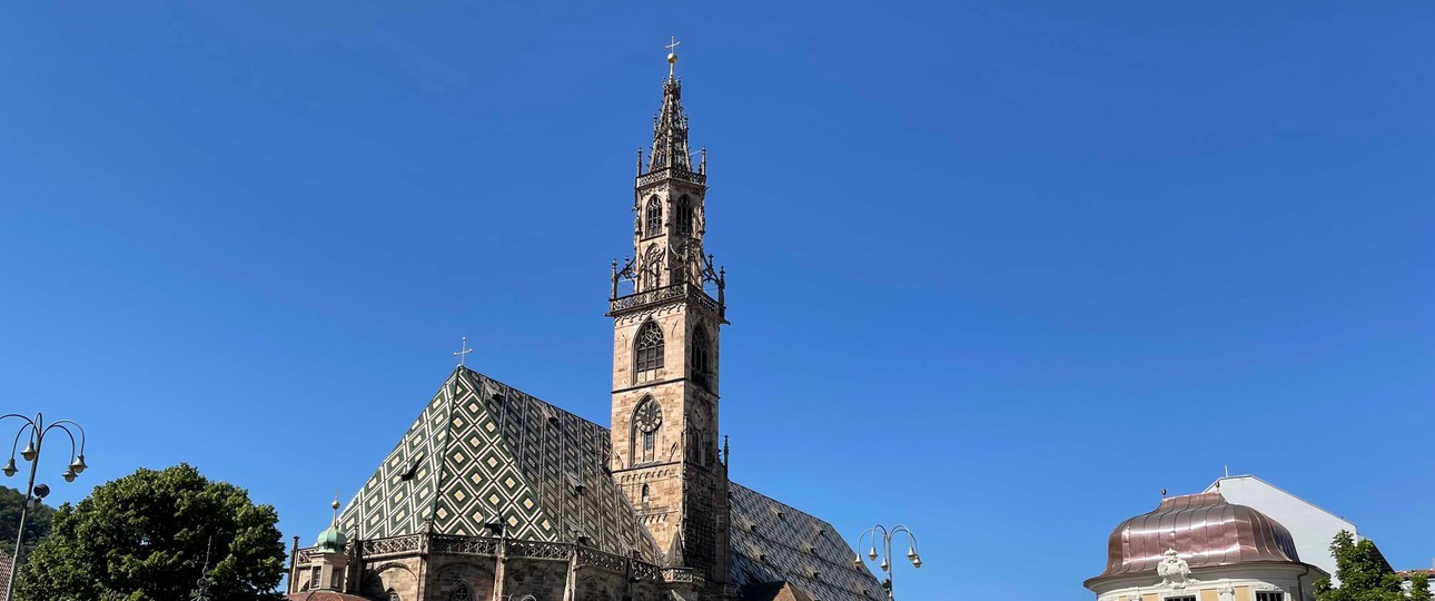 Der Dom von Bozen am Walther-Platz.