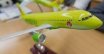 Flugzeugmodell von S7 Airlines: Neu gehören auch Raketen-Plattformen zum Konzern.