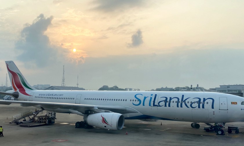 Airbus A330-300 von Sri Lankan Airlines in Colombo: Wenig Treibstoff in der Heimat.