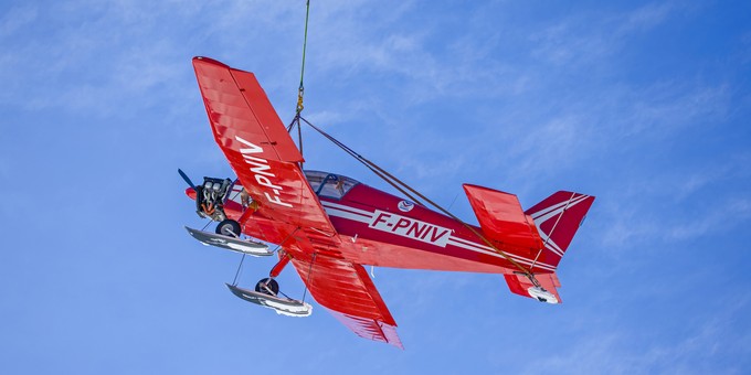 ... hob die Jodel D140 zum Flugplatz Megève ...