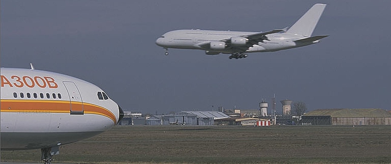 Ein Airbus A380: Damals war man allerorts noch voll des Lobes über den XL-Flieger.