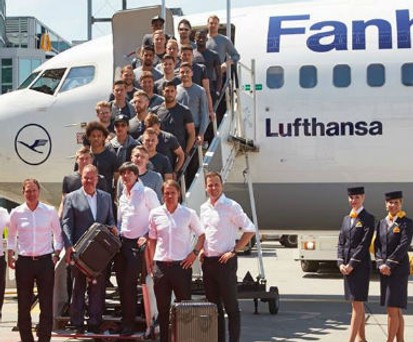Fanhansa von Lufthansa: Bringt der Flieger der Mannschaft Glück?