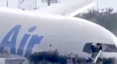 Der Pilot steigt aus der Boeing 767 F von Amazon Air aus: Was genau geschah davor?