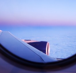 Blick aus dem Fenster eines Airbus A380 von British Airways: Die Fluggäste erlebten eine kleine Odyssee.