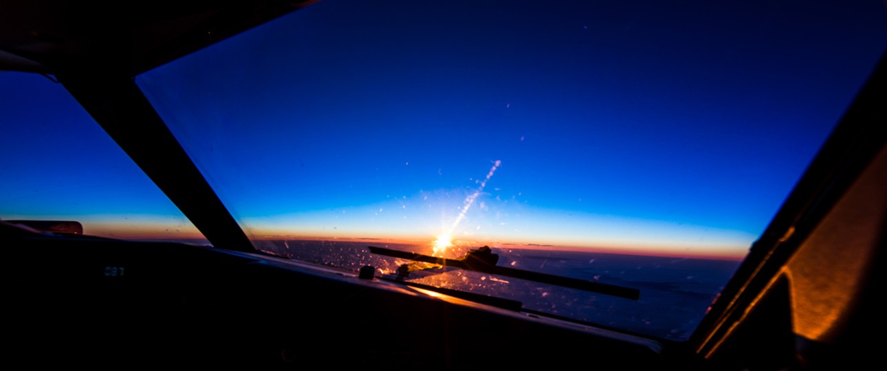 Blick aus dem Cockpit: Manchmal ist es besser, wie geplant weiterzufliegen, wenn beim Cockpitpersonal jemand ausfällt.