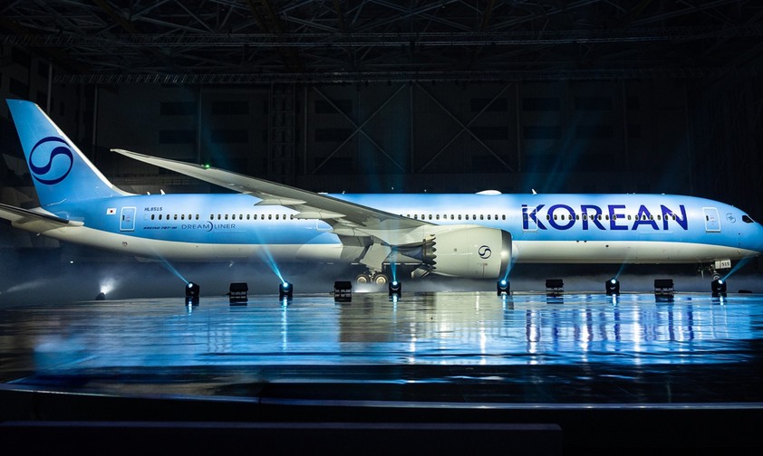 Boeing 787-10 mit dem Kennzeichen HL8515: Das erste Flugzeug mit der neuen Lackierung ...