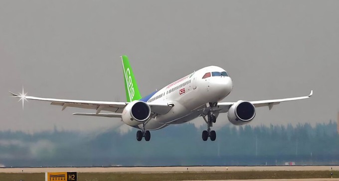 Auftrag für den chinesischen Flugzeugbauer Comac: Tibet Airlines hat ihre Bestellung für 50 Jets festgezurrt. Die chinesische Airline kauft 40 C919 (Bild) und zehn ARJ21.