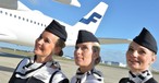 Flugzeug und Flugbegleiterinnen von Finnair: Alleine in Japan vier Ziele.