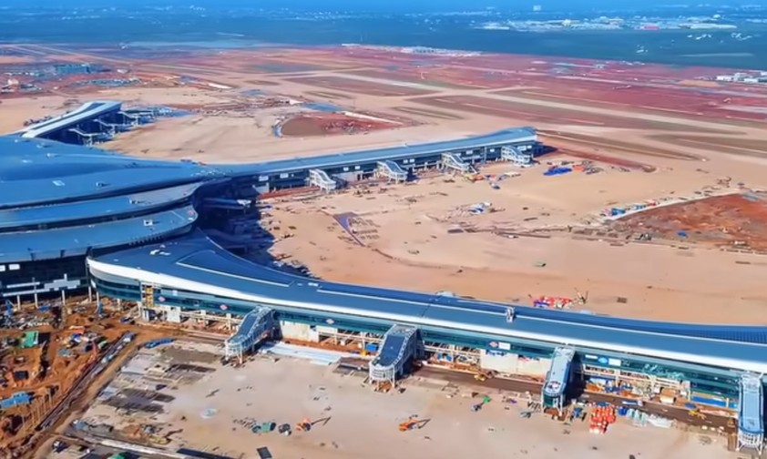 Luftaufnahme des neuen Flughafens von von Ho-Chi-Minh-City: Am 19.12. landen drei Flüge vietnamesischer Airlines. 