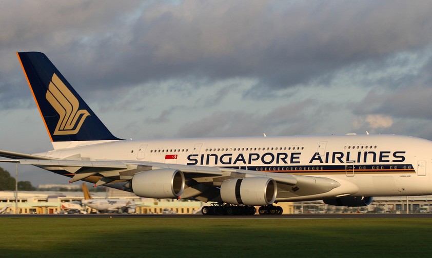 Airbus A380 of Singapore Airlines: Dining inside the superjumbo.