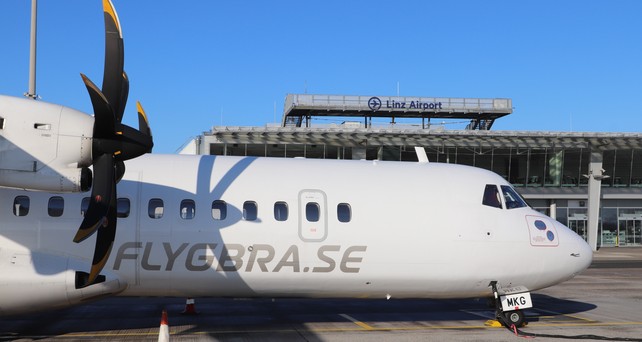 ATR von Braathens für Austrian am Flughafen Linz: bald ist es vorbei.