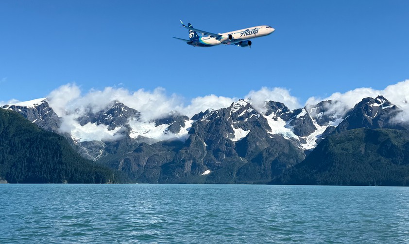 Boeing 737 Max 10 über Alaska (Montage): Alaska Airlines baut aus. 