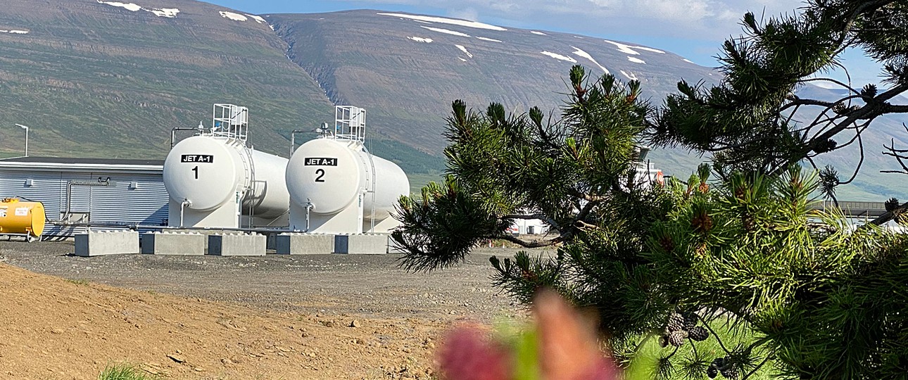 Tanks für Kerosin an einem Flughafen in Island: Einiges wird sich ändern.