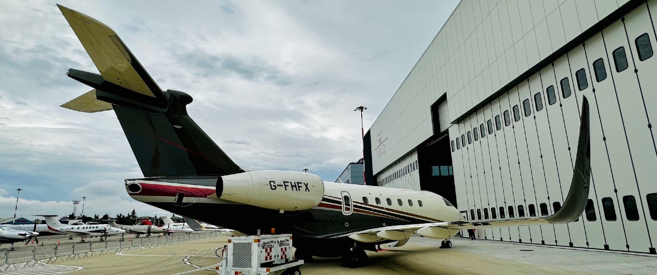 Embraer Praetor 600 vor dem neuen Hangar von Flexjet in Mailand-Linate: Wartung als Erfolgsfaktor.