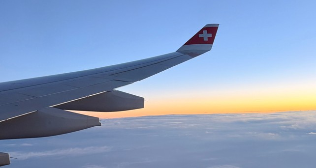 Blick aus einem Airbus A330 von Swiss. Es fehlen Pilotinnen und Piloten.
