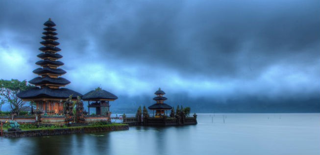Tempel auf der indonesischen Insel Bali: Die USA vertrauen der Luftfahrtsicherheit im Land wieder.