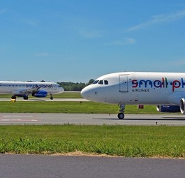 Flieger von Small Planet: Auch in Polen am Boden.