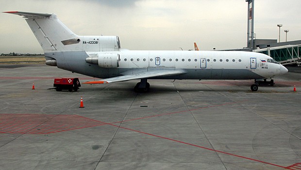 Eine Yak-42D von Alania in Zvartnots: Nicht flugtauglich.