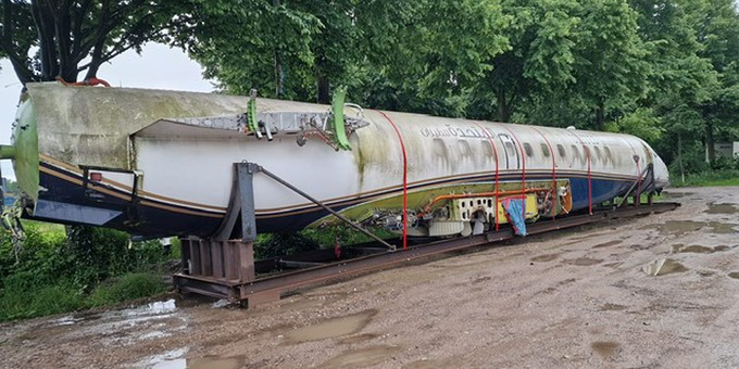 Bevor sie - bereits teilweise demontiert - an den aktuellen Standort in Mönchengladbach kam, stand sie ...
