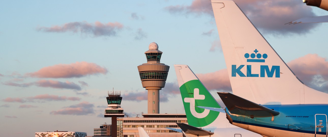 Flugzeuge von KLM und Transavia in Shciphol: Es wird deutlich teurer.