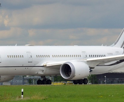 Korean Airs einzige Boeing 787-8 am Berliner Flughafen: Die Maschine ist weltweit im Einsatz.