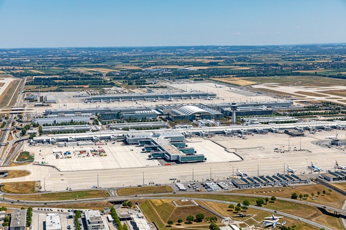 Luftaufnahme des Flughafens München: Terminal 1, Vorfeld West.