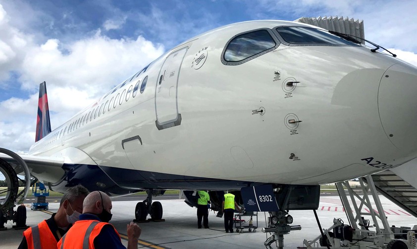 Ein Airbus A220 vom Delta Air Lines: In Salt Lake City hat sich ein Mann in einem Triebwerk versteckt.