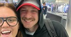 Countrystar und Fan bei der Flughafensicherheit: In Nashville nicht unwahrscheinlich.