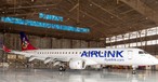 Airlinks Embraer E190 mit dem Kennzeichen ZS-YAB: Sie trägt ...