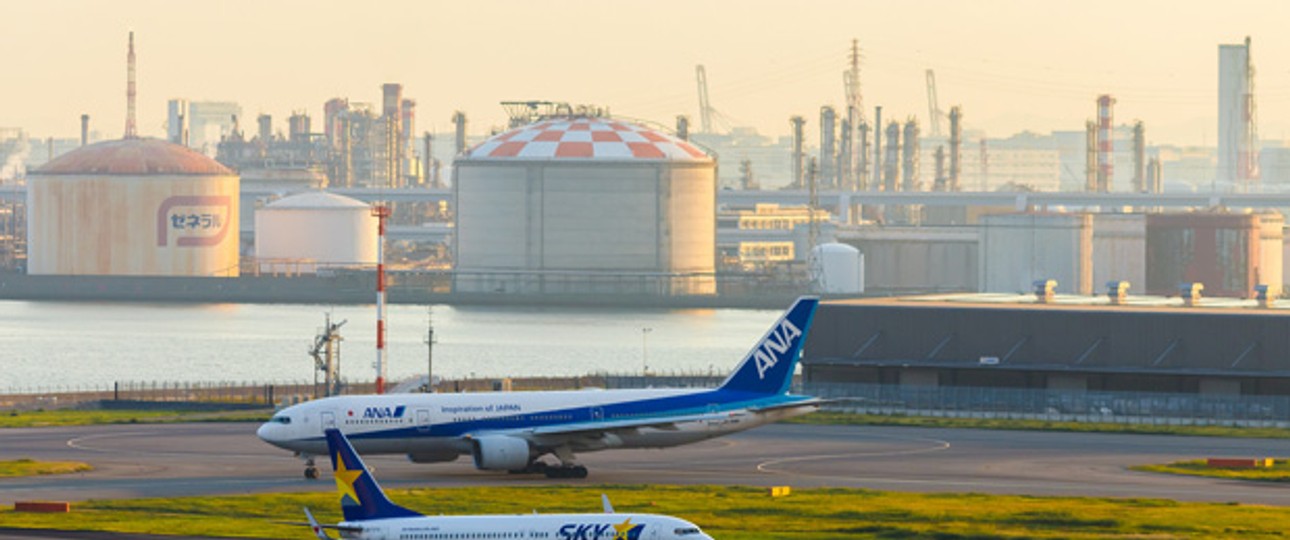 Boeing 767 von ANA und Boeing 737 von Skymark: Die Airlines rücken zusammen.-