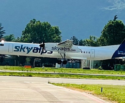 Dash 8 von Sky Alps bei der Landung in Bozen: Nach Zürich geht es nicht mehr.