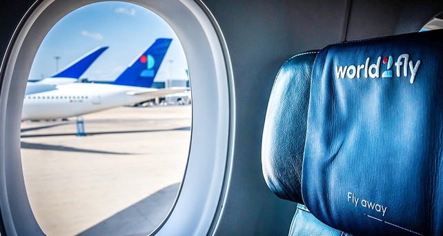 Flieger von World 2 Fly: Die Airline fliegt für Corendon von Düsseldorf nach Curação.