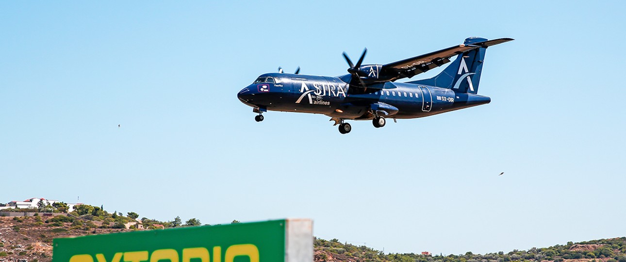 ATR 42 von Astra im Landeanflug auf Chios: Die Airline soll mit Jets aus China neu starten.