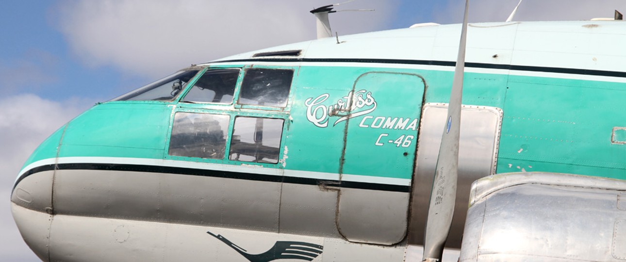 Zur Flotte von Buffalo Airways gehören vor allem oldtimer. So etwa diese Curtiss C-46 Commando, die früher einmal für Lufthansa geflogen war.