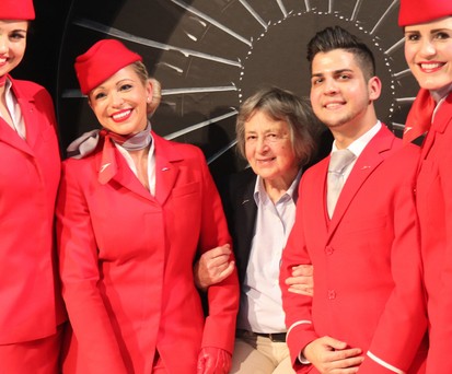 Maria Jakl heute mit einer Crew von Austrian Airlines.