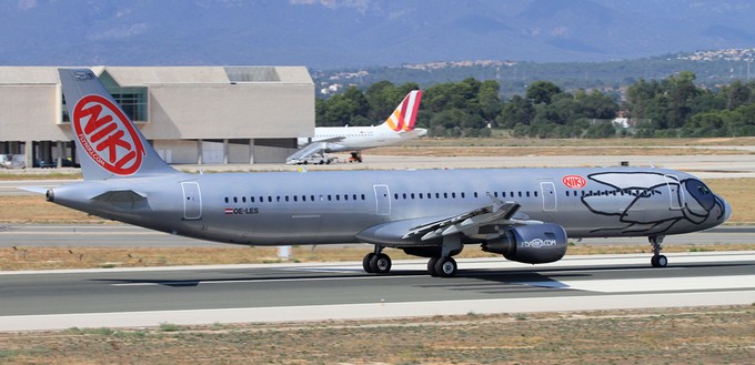 2013 war der A321 noch als OE-LES für Niki unterwegs.