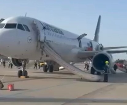 Der Airbus A321 Neo von Lufthansa bei der Evakuierung: Starker Geruch nach Kerosin.