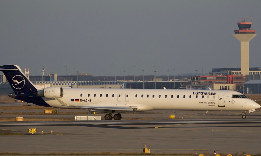 Bombardier CRJ 900 von Lufthansa Cityline: Fliegt nicht mehr und sorgt für eine Lücke.