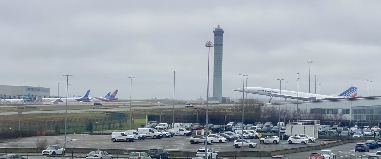 Kontrollturm am Flughafen Paris Charles de Gaulle Airport: Die französische Flugsicherung braucht Veränderung.