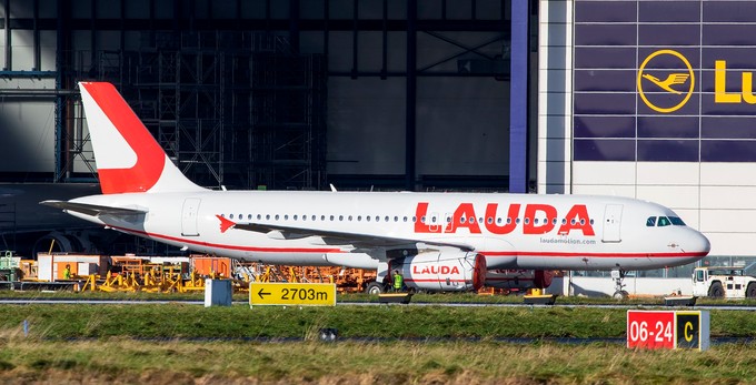 Erwischt: Der erste A320 von Laudamotion in der neuen Bemalung in Shannon.