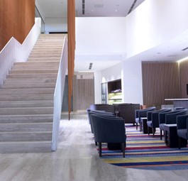 Hell und luxuriös: Die neue VIP-Lounge von LATAM in Santiago de Chile ist eröffnet.