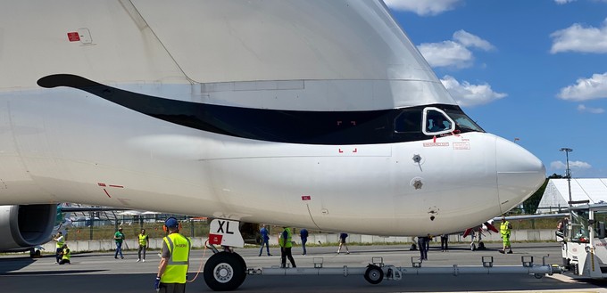Es handelt sich um XL1, den ersten der Riesentransporter der neuen Generation.
