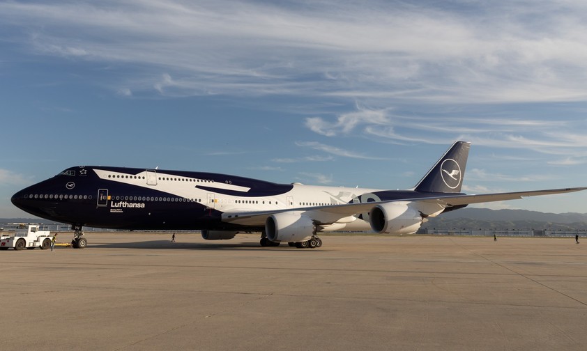 boeing 747 8 lufthansa jubilaeum 01