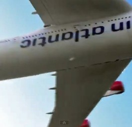 Boeing B747 macht Kapriolen
