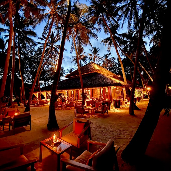 Baros Maldives Sail Bar by Night