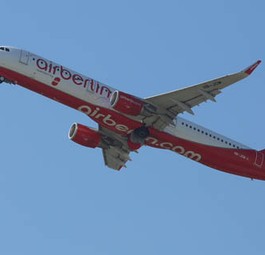 Flieger von Belair: Der Fluglinie droht die Insolvenz.