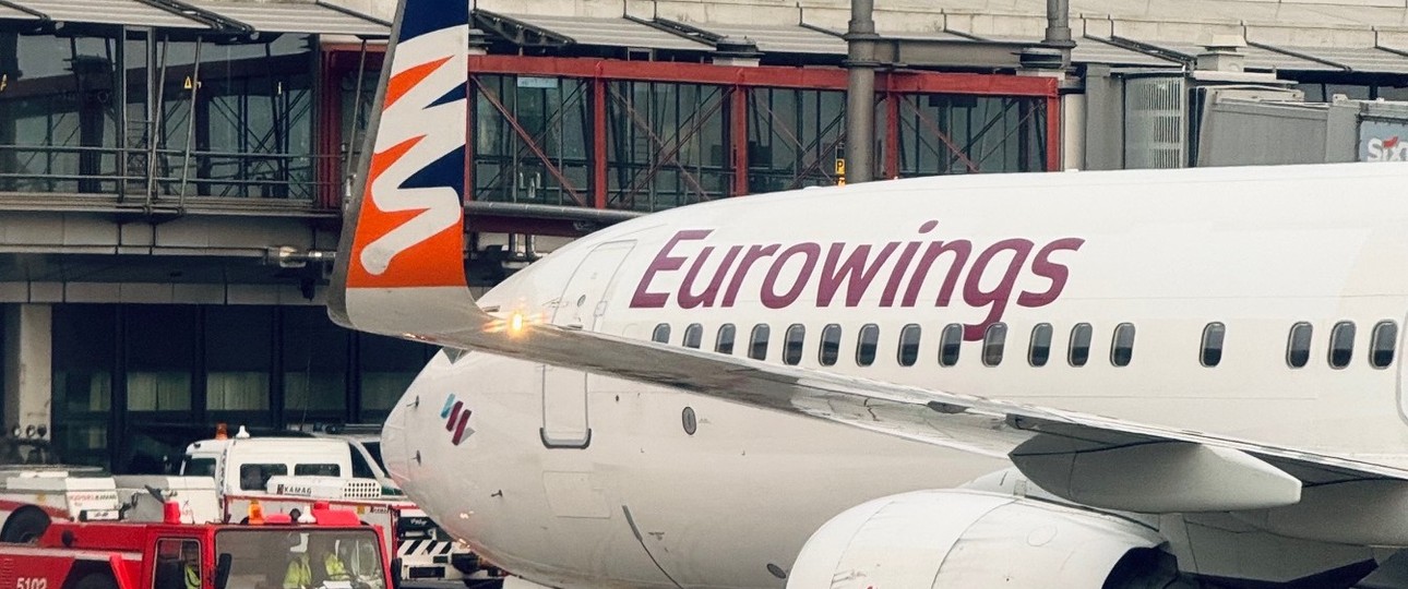 Eine Boeing 737-800 in Eurowings-Schriftzug und Smartwings-Winglet: EW981 von Hurghada nach Köln/Bonn musste am Sonntag zweimal zwischenlanden.