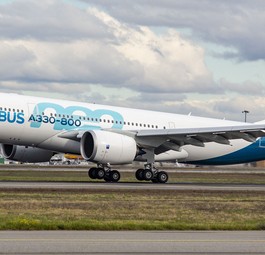 A330-800 bei seiner ersten Landung: Airbus hat weitere Pläne für den A330 Neo.